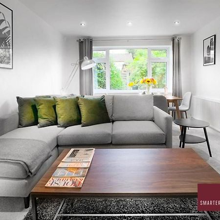 Sunninghill Village - 2 Bed - Parking And Garden Аскот Экстерьер фото
