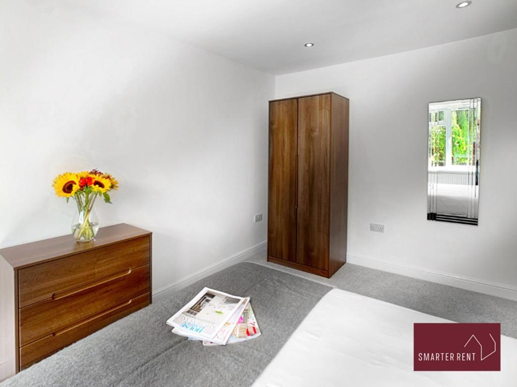Sunninghill Village - 2 Bed - Parking And Garden Аскот Экстерьер фото