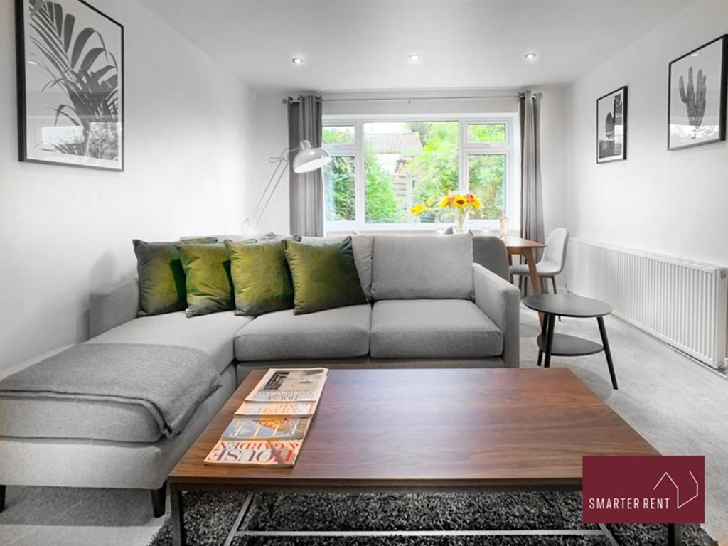 Sunninghill Village - 2 Bed - Parking And Garden Аскот Экстерьер фото