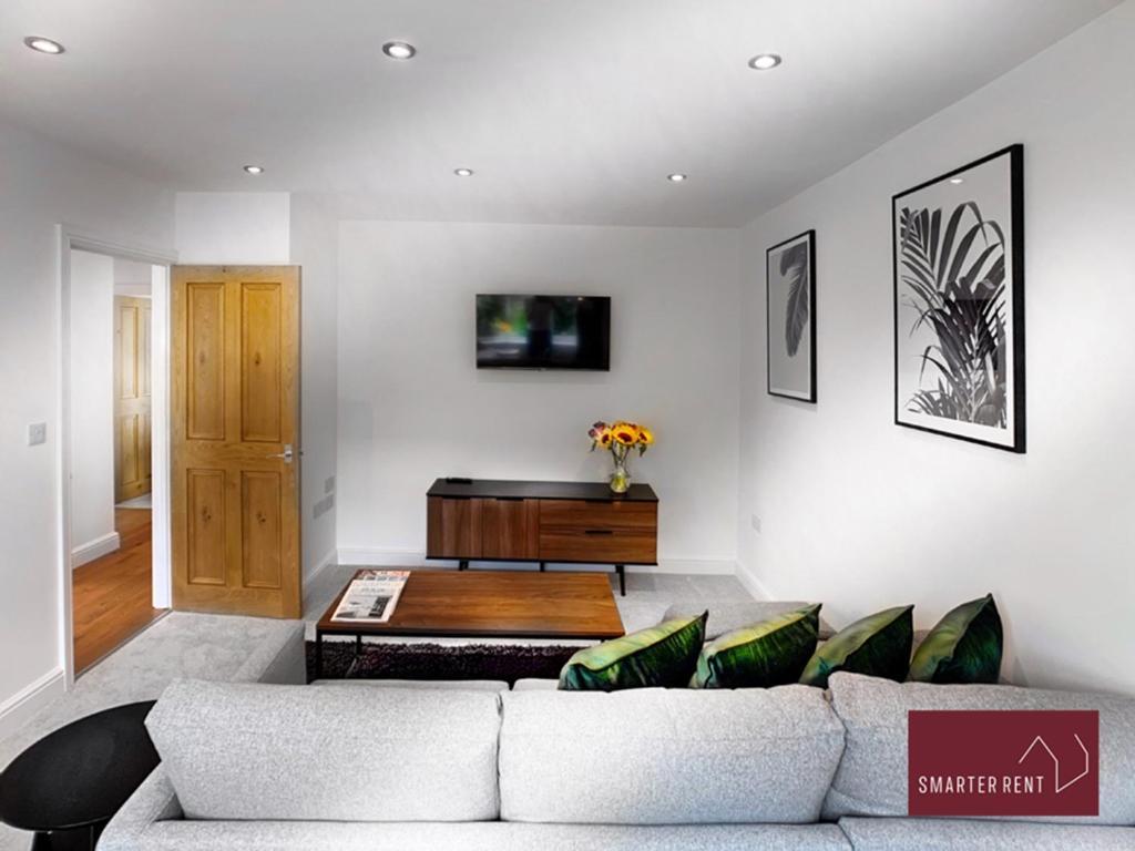 Sunninghill Village - 2 Bed - Parking And Garden Аскот Экстерьер фото