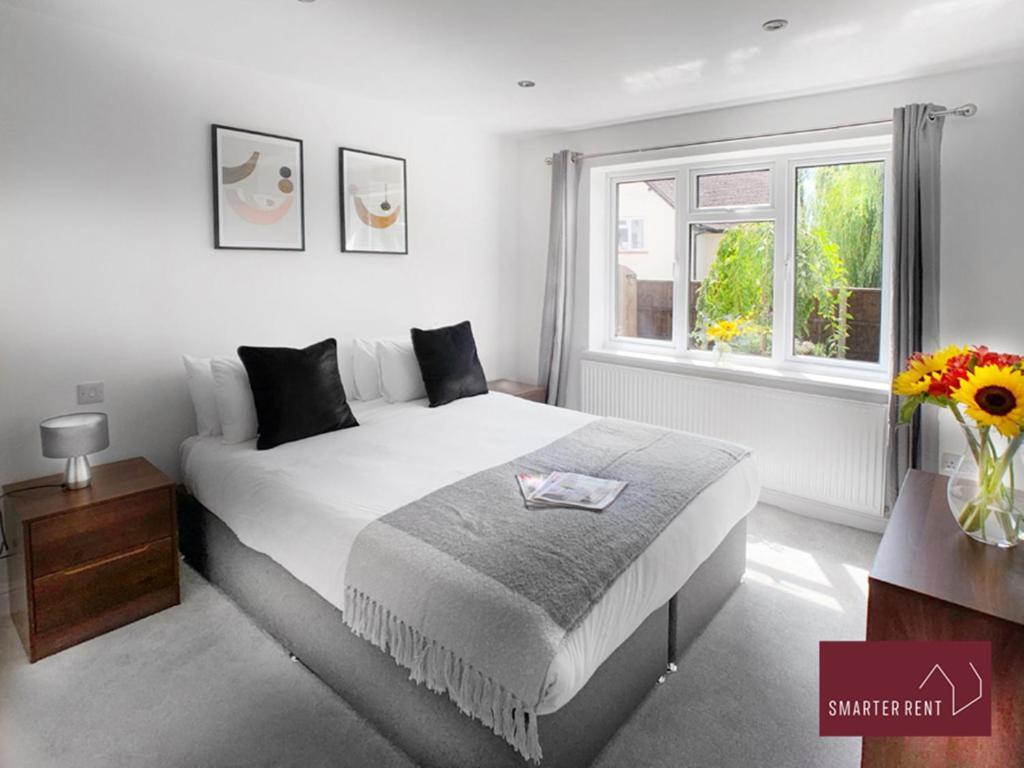 Sunninghill Village - 2 Bed - Parking And Garden Аскот Экстерьер фото