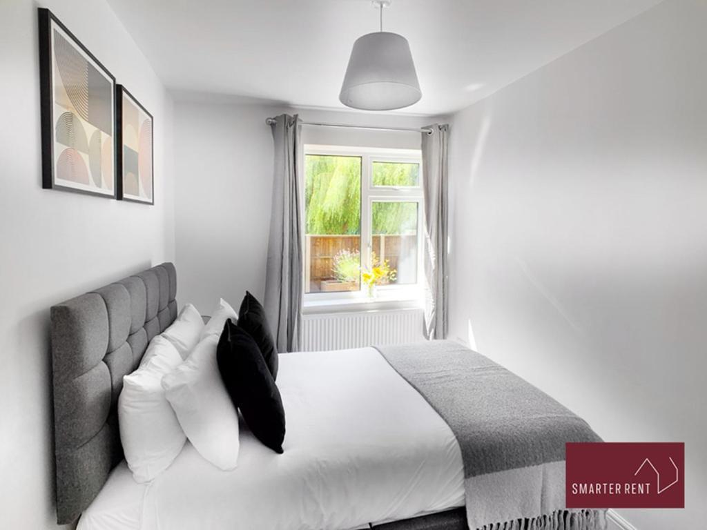 Sunninghill Village - 2 Bed - Parking And Garden Аскот Экстерьер фото